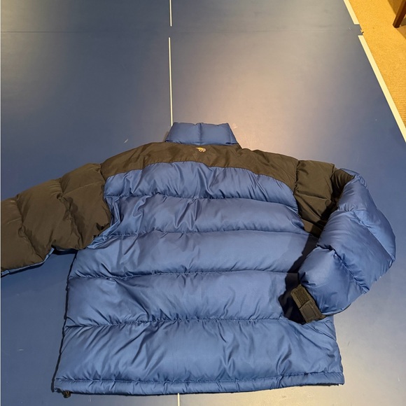 Mountain Hardwear Men’s Two-Tone Puffer Jacket - Picture 4 of 8
